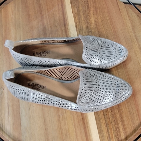 Crown Vintage Silver Metallic Loafers Flats Perforated Size 6 - Picture 8 of 17